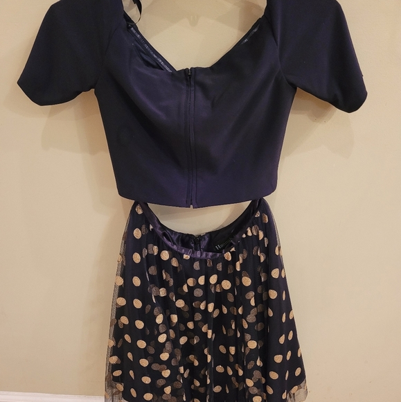 Two piece - Picture 2 of 5